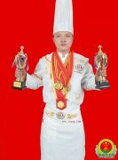 名厨刘学举办厨师比赛，现场交流厨艺