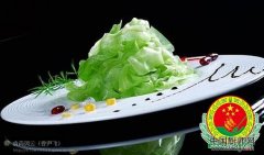 石锅小土豆焖柴鸡 ￼