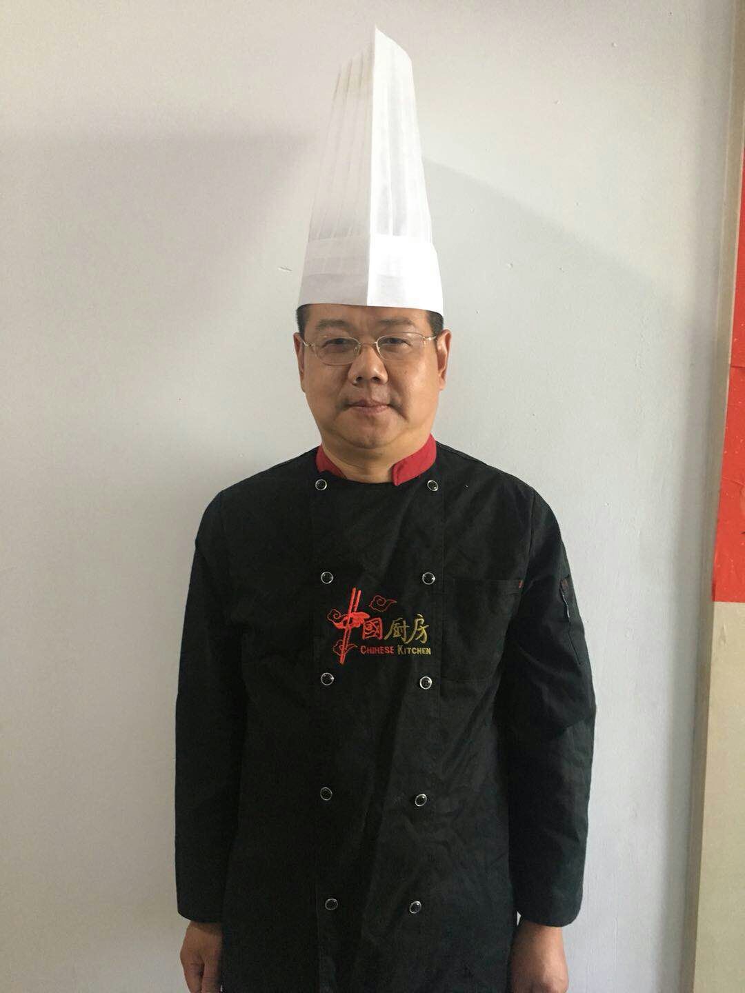 钱保华 