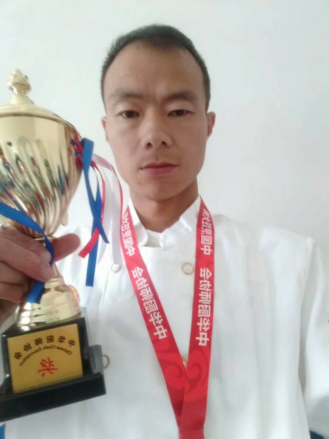 冯应久 