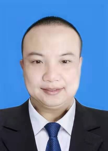 李丛磊 