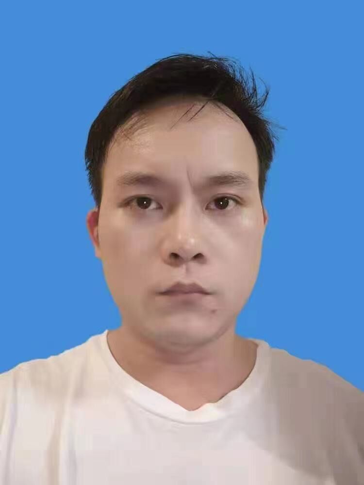 李辉珊 