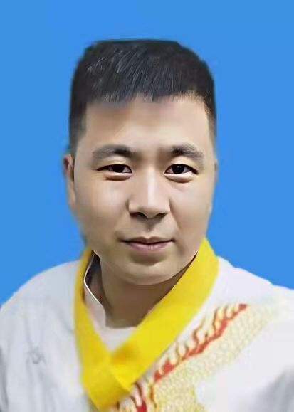 靳小庆 