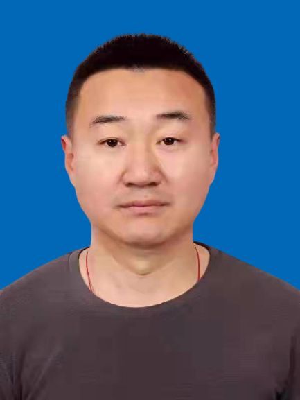 曹明亮 